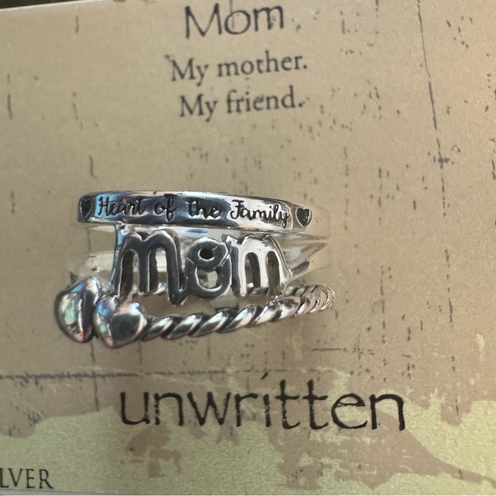 Unwritten size 7 Sterling Silver "Mom" Ring R439 $80